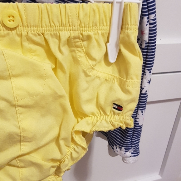 Tommy Hilfiger 18 mnths girl dress set w/ bloomers - Picture 3 of 5
